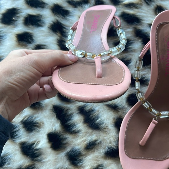 Vintage Chanel pink beaded CC charm kitten heels 40.5 - Picture 6 of 7
